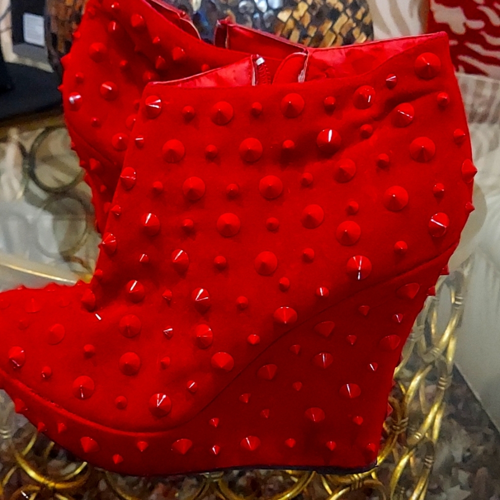 Red Size 9 Sheikh wedge bootie